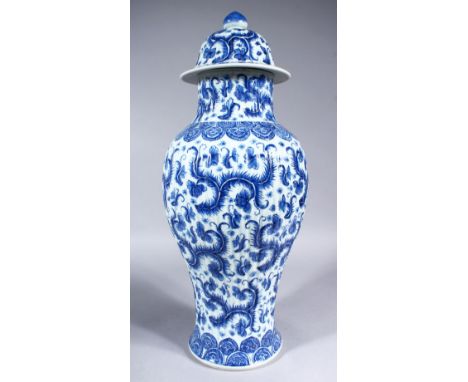 A GOOD CHINESE KANGXI PERIOD BLUE &amp; WHITE PORCELAIN VASE &amp; COVER, the body of the ribbed vase with decoration of seaw