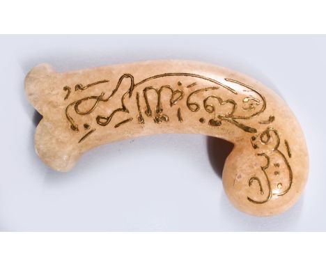 A GOOD EARLY 20TH CENTURY INDIAN MUGHAL CARVED JADE DAGGER KHANJAR HANDLE,the carved handle with inlaid gold metal wire depic