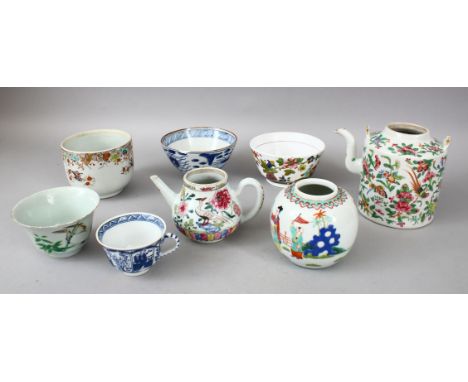 A MIXED LOT OF EIGHT 19TH / 20TH CENTURY CHINESE FAMILLE ROSE / BLUE &amp; WHITE  ITEMS, consisting of a canton decorated tea