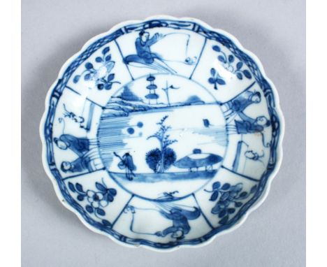 A GOOD CHINESE KANGXI PERIOD BLUE &amp; WHITE PORCELAIN SAUCER, the saucer decorated with landscape scenes and figures, 10cm 