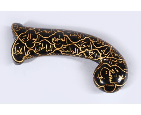 A GOOD EARLY 20TH CENTURY INDIAN MUGHAL CARVED JADE DAGGER KHANJAR HANDLE, the carved handle with incised calligraphy decorat