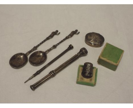 A small selection of white metal stamped silver/925 and HM silver including a cased thimble, patch box, propelling pencils an