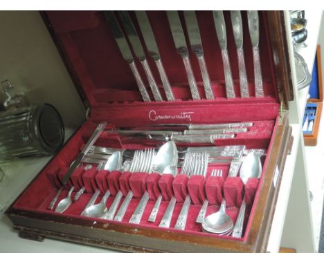 A vintage canteen of silver plated Community plate cutlery including carving set, approx 51 pieces