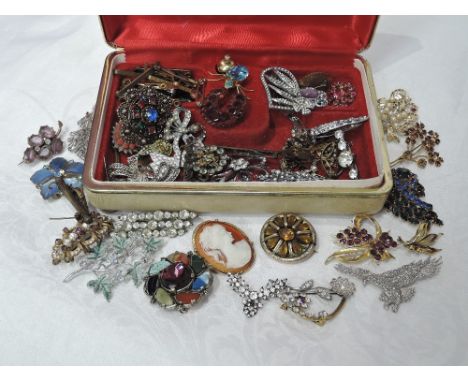 A selection of costume jewellery brooches including diamante, Celtic style, marcasite etc