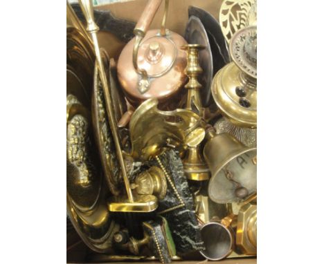 A box of assorted metal wares to include embossed brass plates and trays, fireside companion set, brass candlesticks, Victori