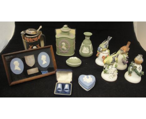 A collection of various china wares to include Wedgwood Royal Wedding Collection 1981 teapoy (caddy) in white, lilac and sage