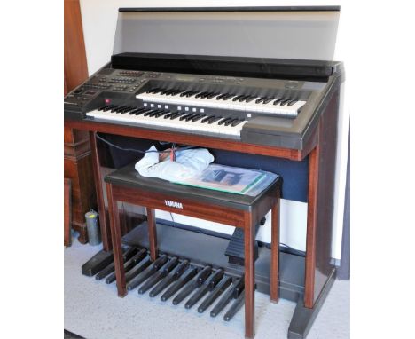 A Yamaha Electone EL-40 keyboard, 102cm high, with stool, manual and wire. 