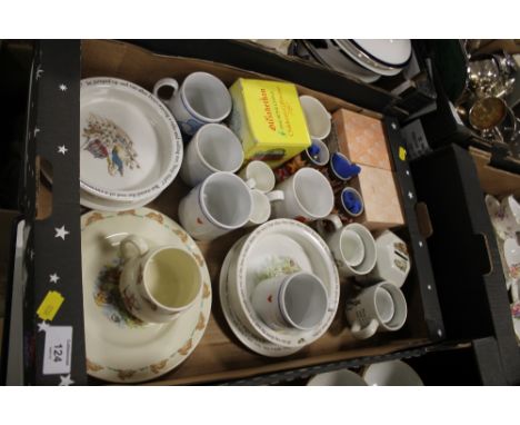 A TRAY OF CERAMICS TO INC WEDGWOOD PETER RABBIT, ROYAL DOULTON BUNNYKINS, ROYAL WORCESTER ETC