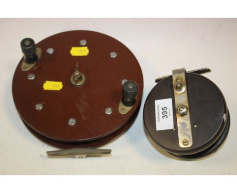 AN ALLCOCK AERIALITE VINTAGE BAKELITE FISHING REEL TOGETHER WITH A LARGER EXAMPLE 