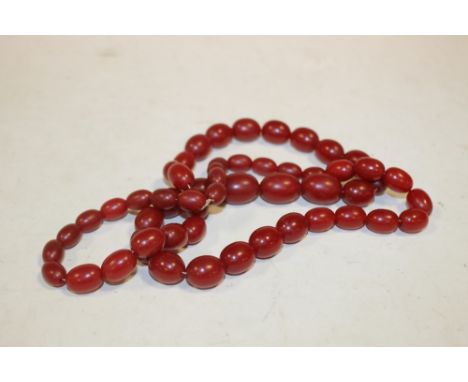 A VINTAGE CHERRY AMBER STYLE NECKLACE 