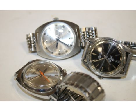 THREE VINTAGE GENTS WRIST WATCHES