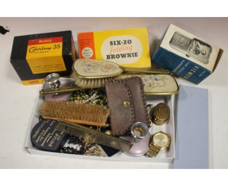 A BOX OF COSTUME JEWELLERY AND COLLECTABLES TO INCLUDE VINTAGE CAMERAS ETC