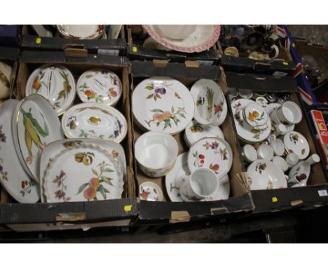 A LARGE QUANTITY OF ROYAL WORCESTER EVESHAM TEA AND DINNERWARE ( 3 TRAYS )