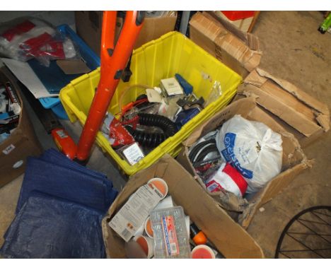 A QUANTITY OF MIXED TOOLS AND PARTS TO INCLUDE TARP COVERS, GLOVES, LIGHT FITTING, TUBES ETC