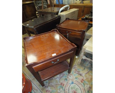 A PAIR OF MAHOGANY LAMP TABLES