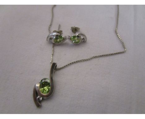 Silver pendant & chain with matching earrings