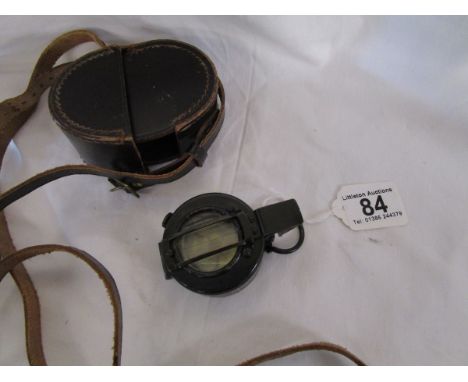 WWII compass with original leather case - Dated 1942