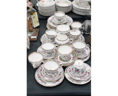 A VINTAGE AYNSLEY 'INDIAN TREE' TEASET TO INCLUDE, A CREAM JUG, SUGAR BOWL, CUPS, SAUCERS AND SIDE PLATES 