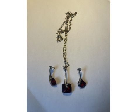 A SILVER AND RED STONE NECKLACE AND EARRING SET 