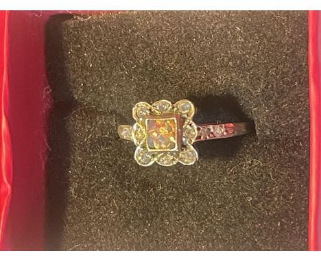 A SILVER AND 9 CARAT GOLD VICTORIAN DRESS RING IN A PRESENTATION BOX 