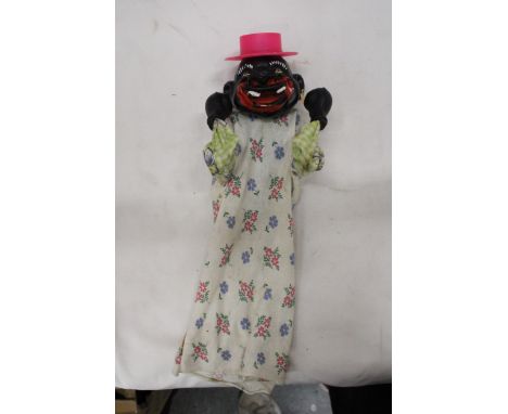 A 1960S UNUSUAL PUNCHING PUPPET WITH MANUALLY OPERATED LEVERS INSIDE 