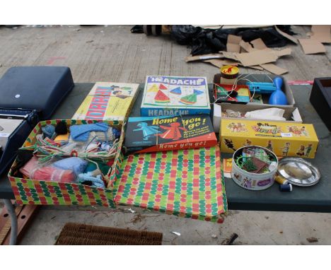 AN ASSORTMENT OF VINTAGE AND RETRO GAMES TO INCLUDE A PELHAM PUPPET, HEADACHE AND SORRY ETC 