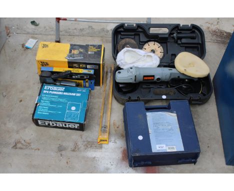 AN ASSORTMENT OF TOOLS TO INCLUDE A HALFORDS GRINDER, A HOLESAW SET AND A JCB ELECTRIC SANDER ETC 