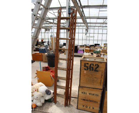 A VINTAGE 27 RUNG WOODEN THREE SECTION EXTENDING LADDER 
