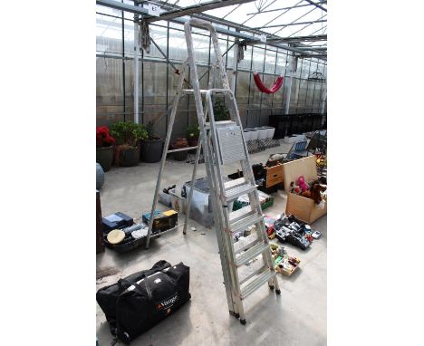 A SIX RUNG ALUMINIUM STEP LADDER AND A FURTHER FOUR RUNG ALUMINIUM STEP LADDER 