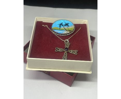 A SILVER NECKLACE AND A SILVER BROOCH 