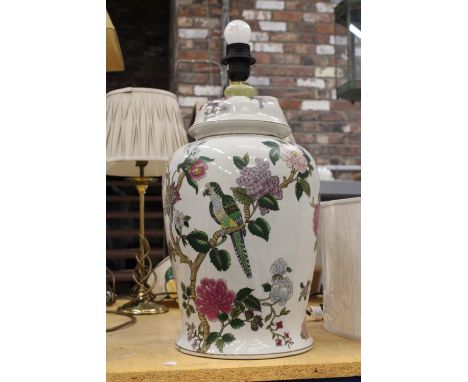 A LARGE CERAMIC TABLE LAMP WITH BIRD AND FLORAL DESIGN, WITH SHADE, HEIGHT APPROX 38CM 