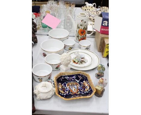 A MIXED LOT TO INCLUDE A GIEN FRANCE DISH, VINTAGE GIRL FIGURINE, ENAMEL TRINKET BOX, ALFRED MEAKIN WARE ETC 