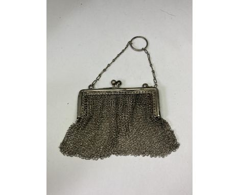 A VICTORIAN SILVER PURSE 