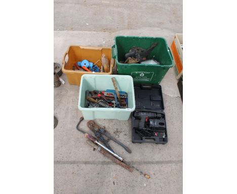 AN ASSORTMENT OF TOOLS TO INCLUDE BOLT CUTTERS, BRACE DRILLS AND HAMMERS ETC 