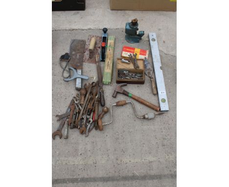 AN ASSORTMENT OF TOOLS TO INCLUDE SPANNERS, DRILL BITS AND HAMMERS ETC 