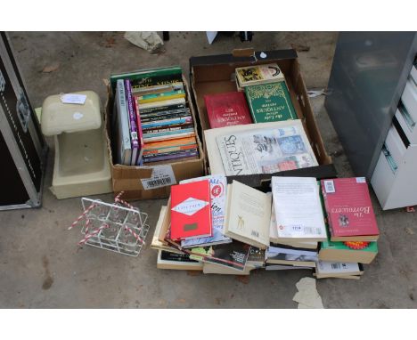 AN ASSORTMENT OF ITEMS TO INCLUDE BOOKS, MILK BOTTLES AND A VINTAGE PORCELAIN PHARMACEUTICAL POT ETC 