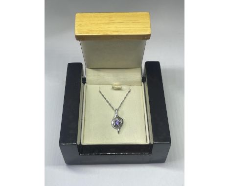 A SILVER NECKLACE WITH PURPLE STONE PENDANT IN A PRESENTATION BOX 