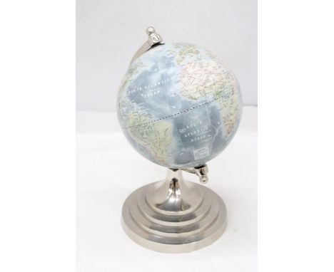 A GLOBE ON A CIRCULAR PEDESTAL BASE, HEIGHT 34CM 