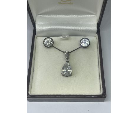 A SILVER SOLITAIRE NECKLACE AND EARRING SET 