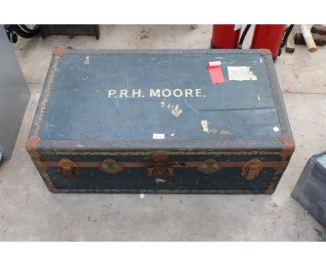 A VINTAGE TRAVEL TRUNK 