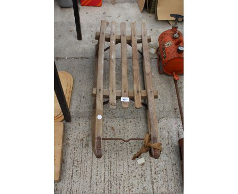 A VINTAGE WOODEN SLATTED CHILDS SLEDGE 