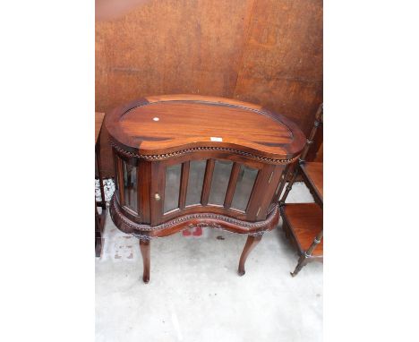 A VICTORIAN STYLE HARDWOOD KIDNEY SHAPED DRINKS CABINET WITH DETACHABLE TRAY 