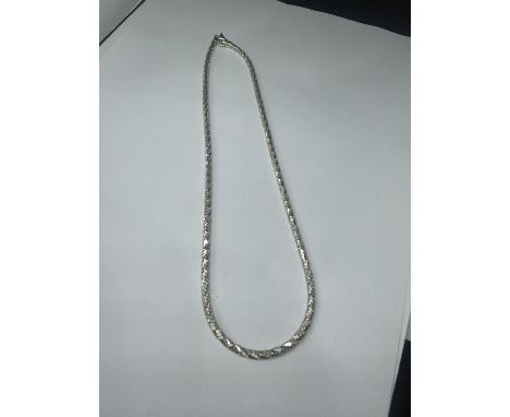 A HEAVY SILVER NECKLACE 