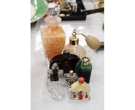 FOUR SMALL VINTAGE SCENT BOTTLES AND FOUR LARGER 