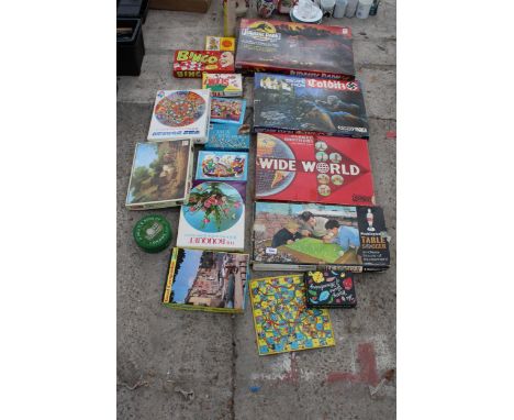 AN ASSORTMENT OF VINTAGE AND RETRO BOARD GAMES 