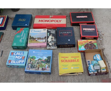 AN ASSORTMENT OF VINTAGE AND RETRO BOARD GAMES 