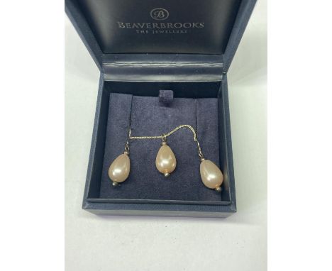 A BEAVERBROOKS SILVER AND PEARL NECKLACE SET 