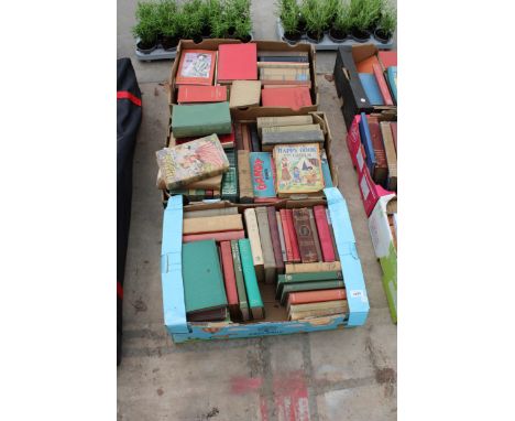 A LARGE ASSORTMENT OF VINTAGE BOOKS 
