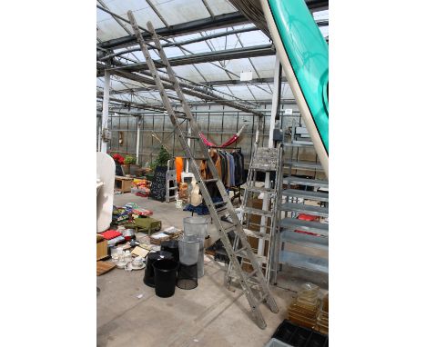 A FIVE RUNG ALUMINIUM STEP LADDER AND A FURTHER 14 RUNG ALUMINIUM LADDER 