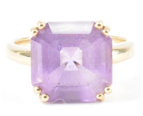 A hallmarked 9ct gold and amethyst ring. Stone measures 11 x 11mm. Hallmarked Birmingham 2006. Weight 3.2g. Size M.5.